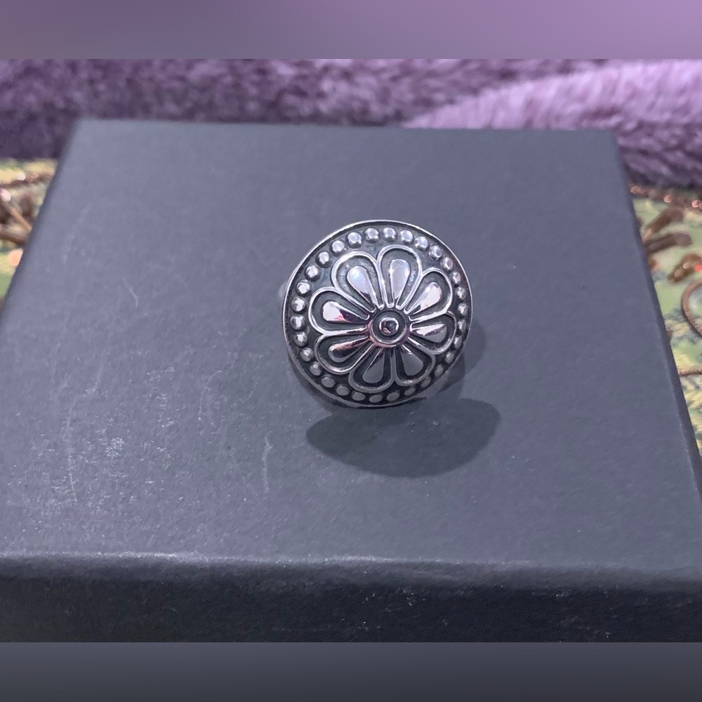 SOUTHWESTERN Silver Flower Button Ring